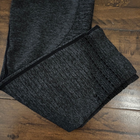 Gymshark DRY - Moisture Management High Rise Cropped Leggings Dark Gray Small - Picture 3 of 12